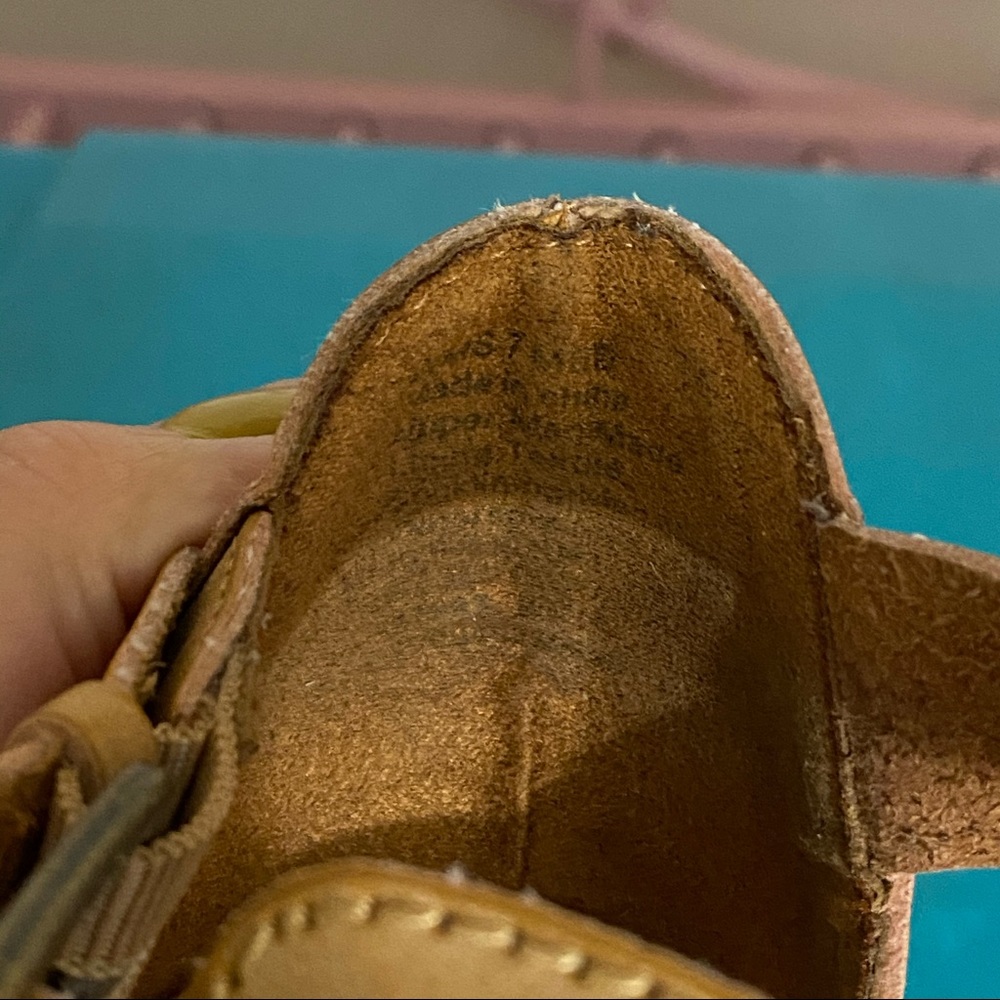 Leather - Picture 5 of 5